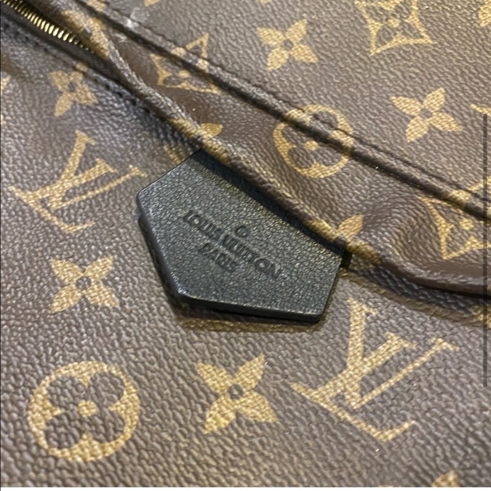 Large Backpack - Picture 3 of 4